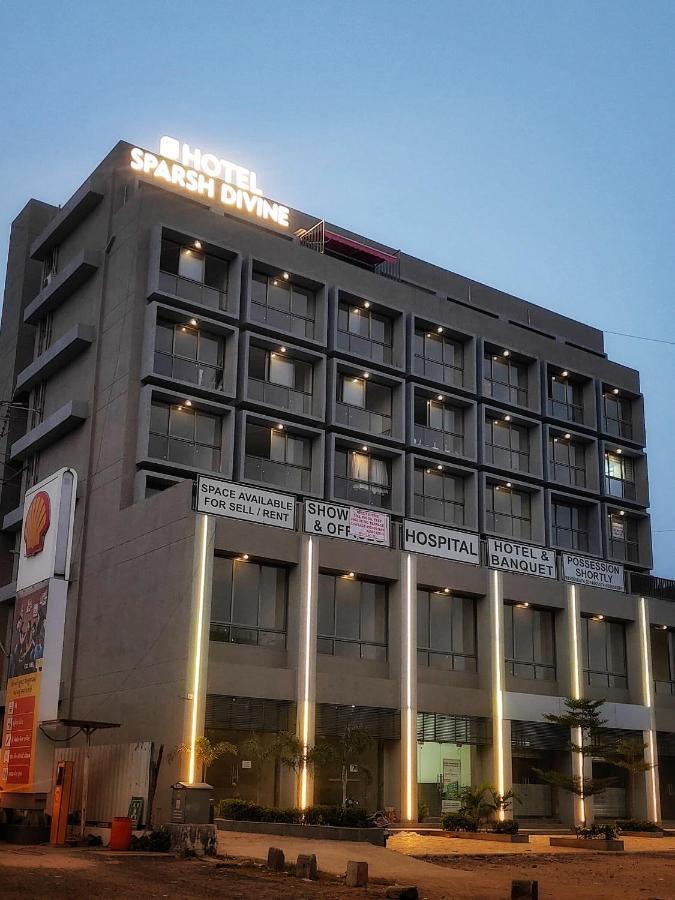 Hotel Sparsh Divine Ahmedabad Exteriör bild