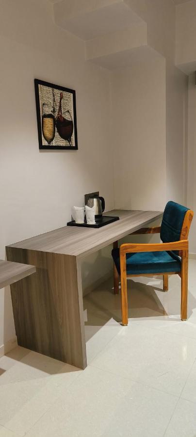 Hotel Sparsh Divine Ahmedabad Exteriör bild