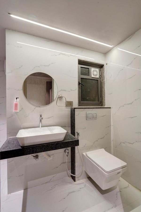 Hotel Sparsh Divine Ahmedabad Exteriör bild