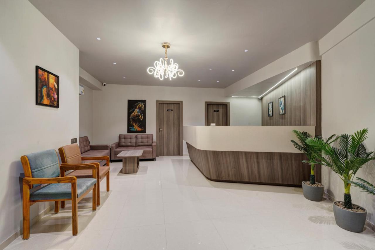 Hotel Sparsh Divine Ahmedabad Exteriör bild