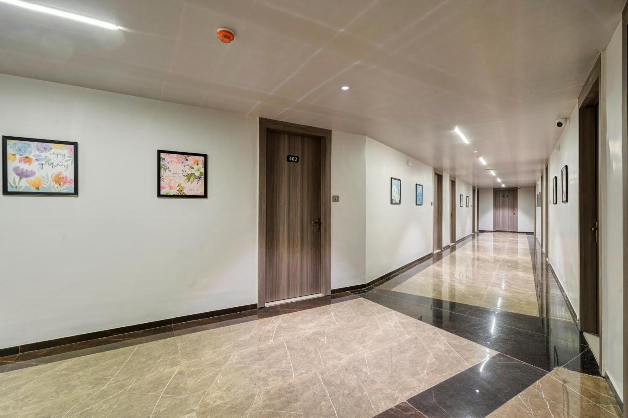 Hotel Sparsh Divine Ahmedabad Exteriör bild