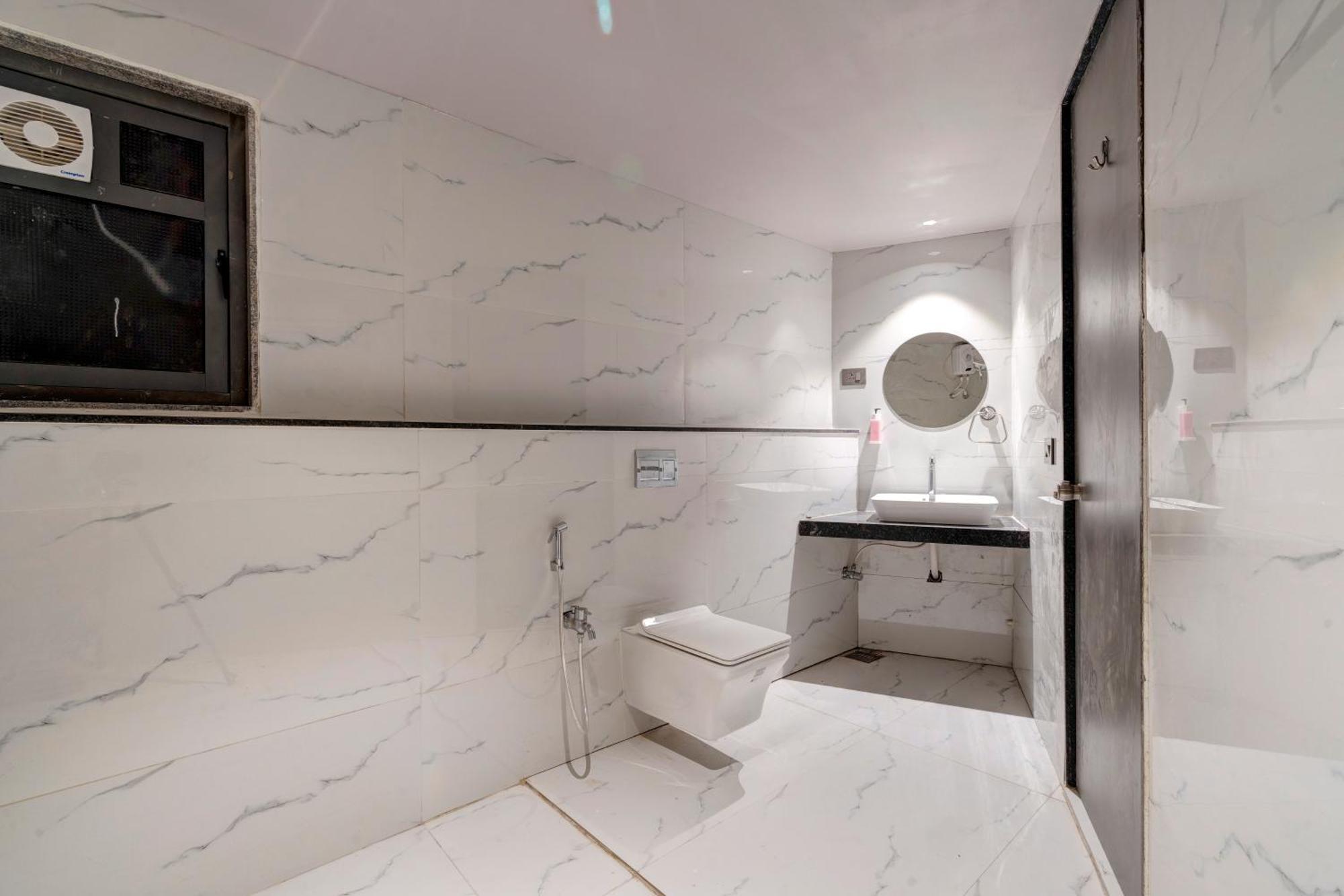 Hotel Sparsh Divine Ahmedabad Exteriör bild